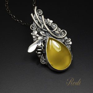 Be Free - Fine Silver Bee Pendant With Mango Chalcedony