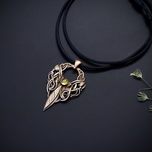Sagesse - Bronze pendant with Peridot stone