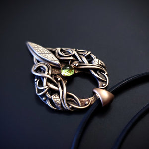 Sagesse - Bronze pendant with Peridot stone