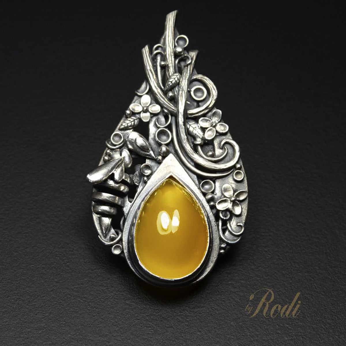 BeeHold - Fine Silver Bee Pendant With Mango Chalcedony
