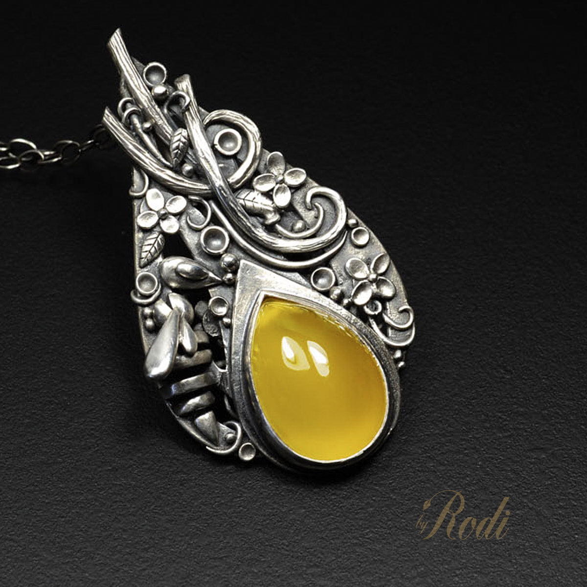 BeeHold - Fine Silver Bee Pendant With Mango Chalcedony