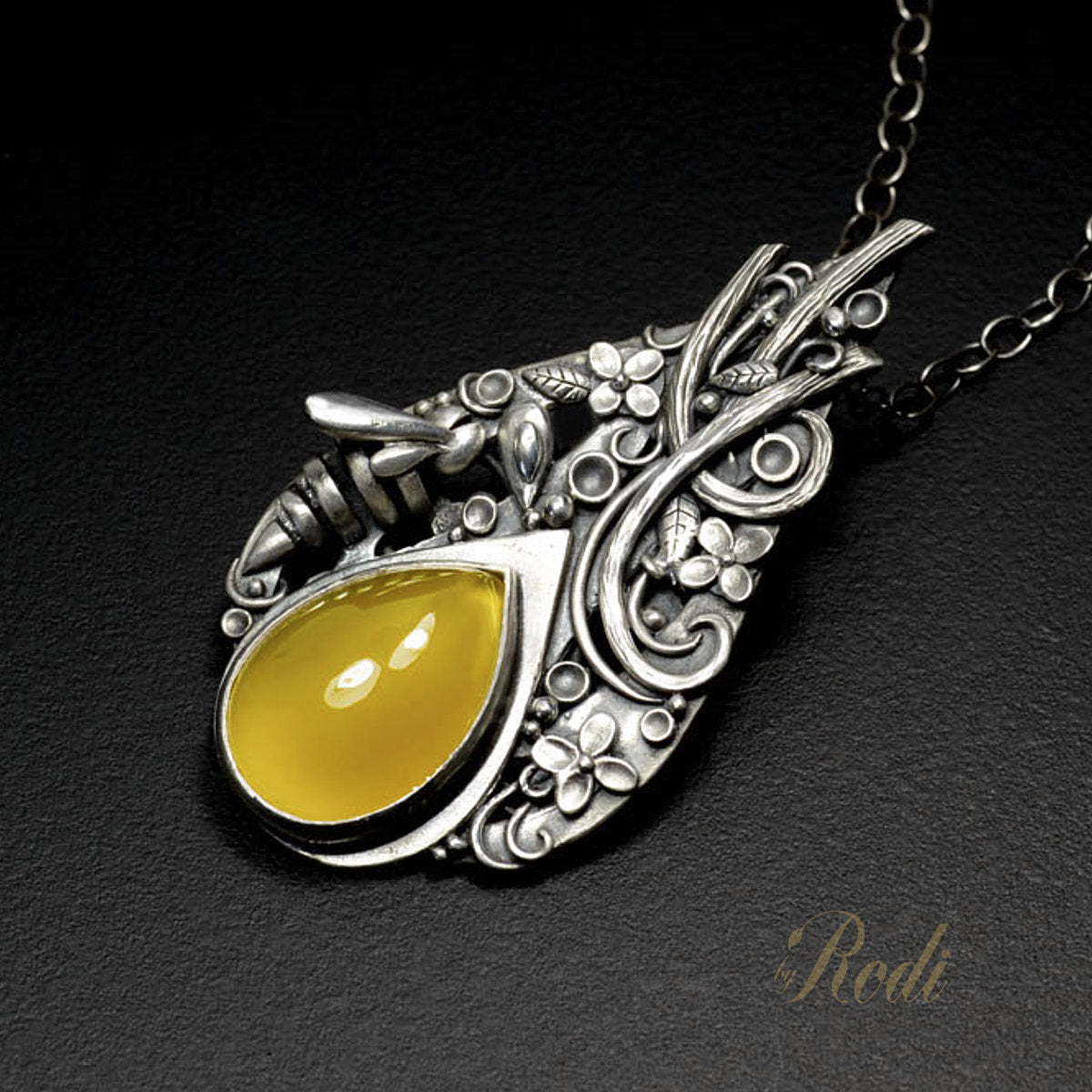 BeeHold - Fine Silver Bee Pendant With Mango Chalcedony