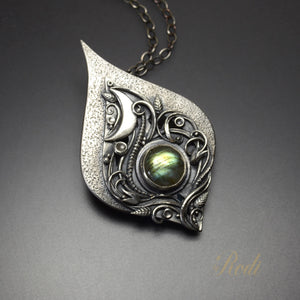 Crescere – Fine Silver Celtic Moon Pendant Necklace With Labradorite