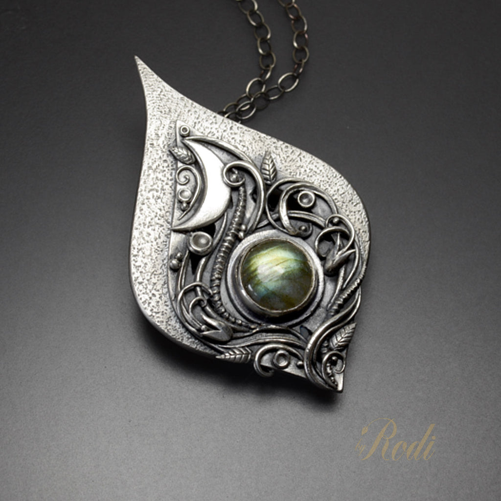 https://metalclayadventures.com/cdn/shop/products/Crescere_Silver_Pendant_-_by_Rodi_Frunze04_59256f9d-f6d7-455e-9951-960e55b5ec53_1024x1024.jpg?v=1665190179