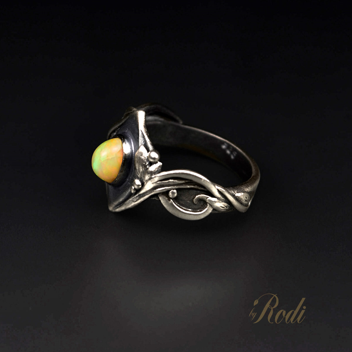 Ubuntu A Tribal Dream - Sterling Silver Ring With Natural Fire Opal