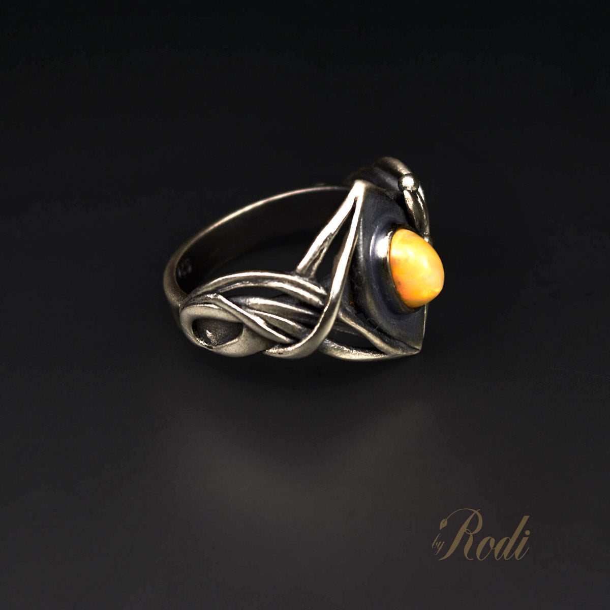 Ubuntu A Tribal Dream - Sterling Silver Ring With Natural Fire Opal